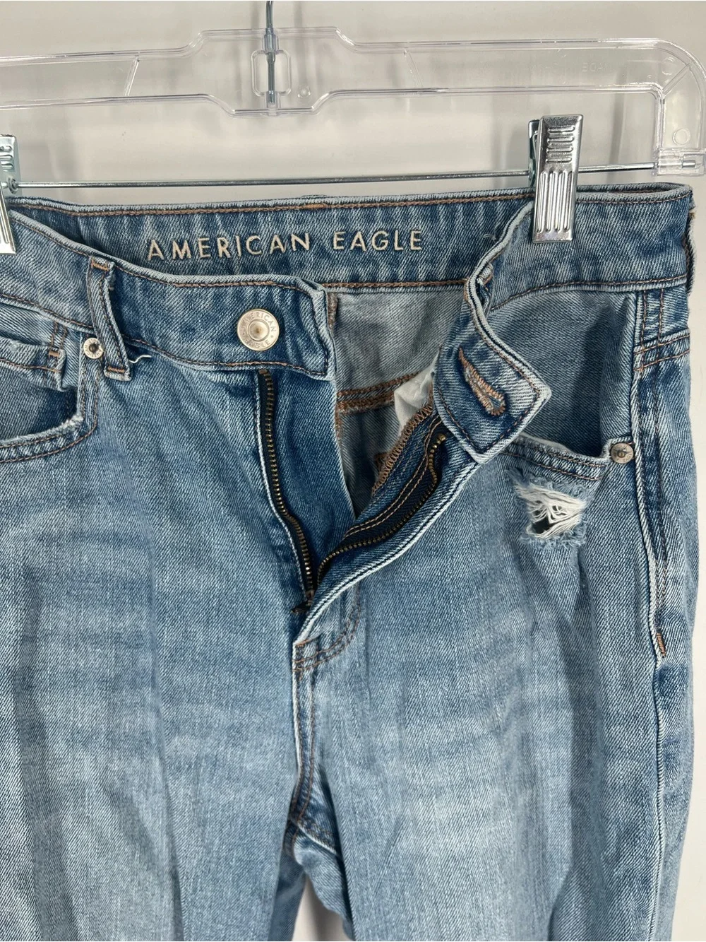 American Eagle Outfitters Women's Light Blue Distressed Mom Jeans Size 4 Regular - Picture 7 of 9